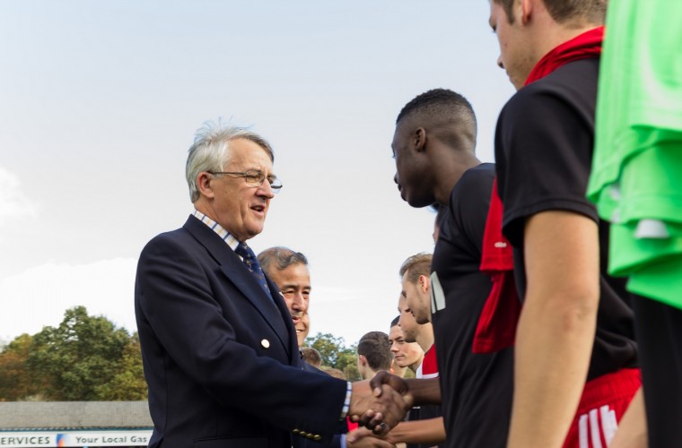 Sir Gerald Howarth meets the Aldershot Town team. Credit Yam Gurung