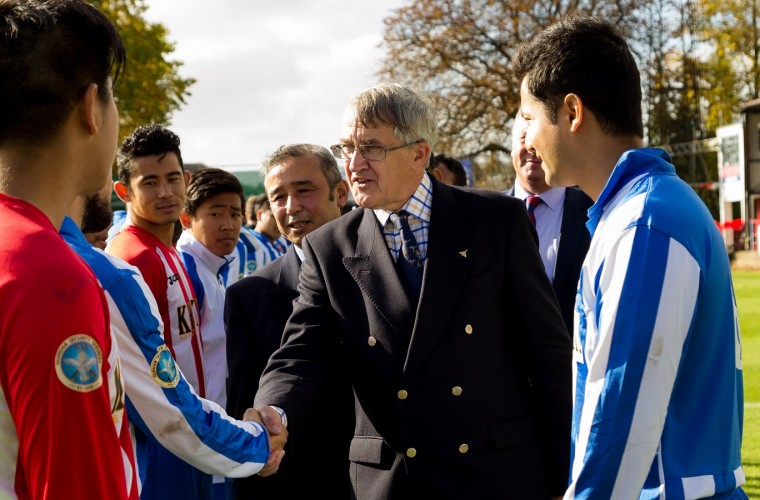 Sir Gerald Howarth meets the Sahara UK team. Credit Yam Gurung